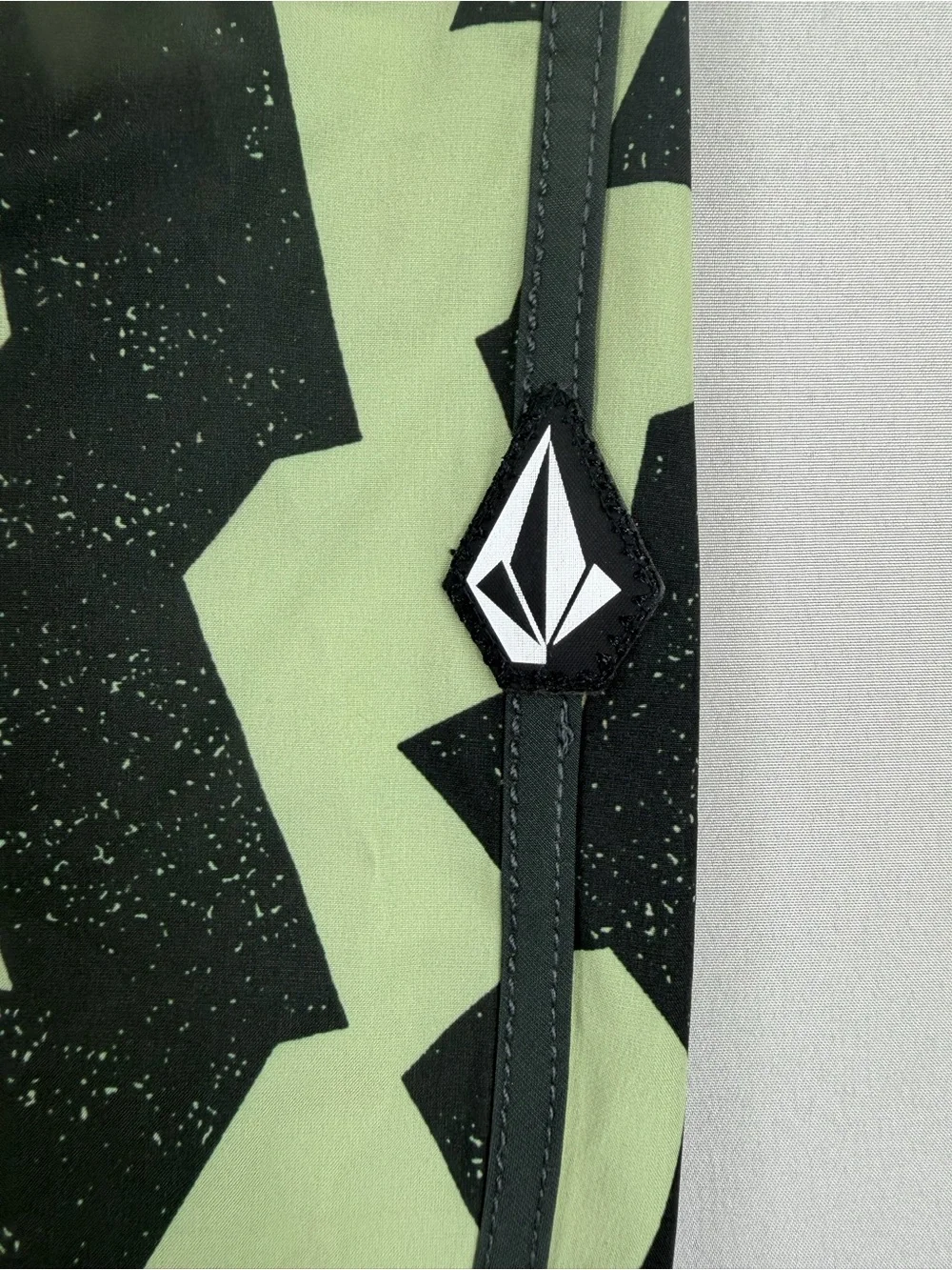 Volcom Boys Size 30 Mod-Tech Board Shorts Green Black Geometric Surf Swim Trunks